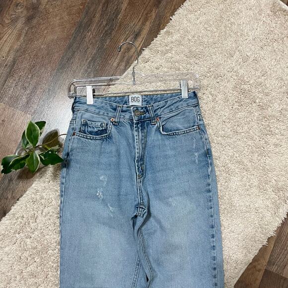 Urban Outfitters BDG Size 24 Light Wash Distressed High Rise Mom Jeans - Picture 3 of 7